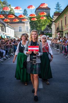 Izjemen obisk zaznamoval 50. Dneve narodnih noš in oblačilne dediščine v Kamniku (Blaž T. Muc)  (124)